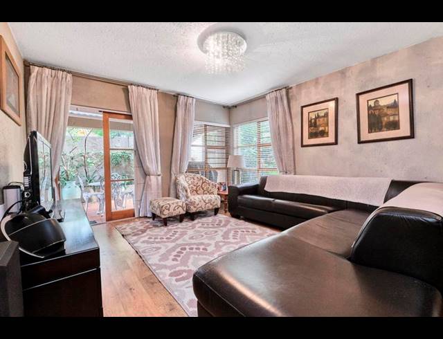 2 BEDROOM HOUSE FOR SALE IN BENMORE GARDENS